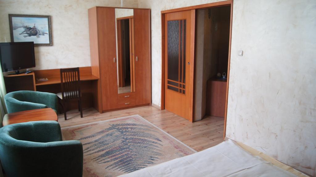 Alabastro Bed & Breakfast Tomaszow Mazowiecki Room photo